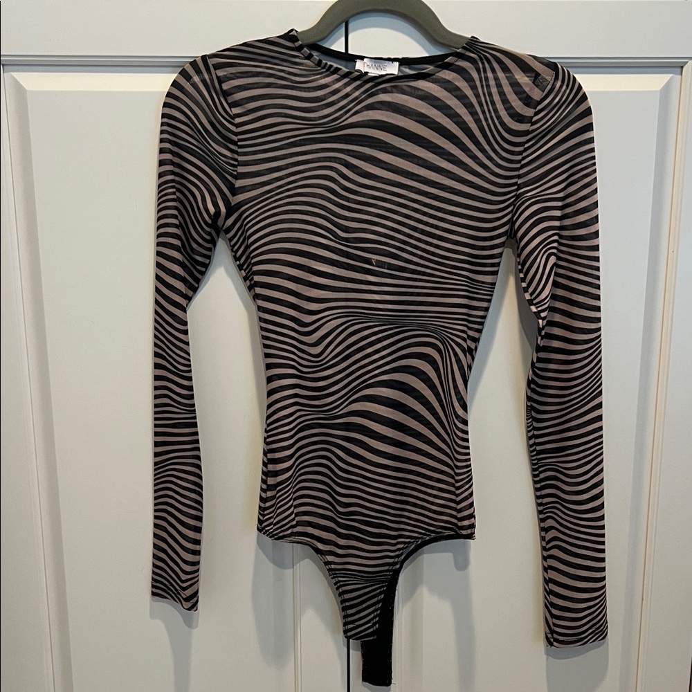 Wavy Pattern Long Sleeve Bodysuit size 6 Thane